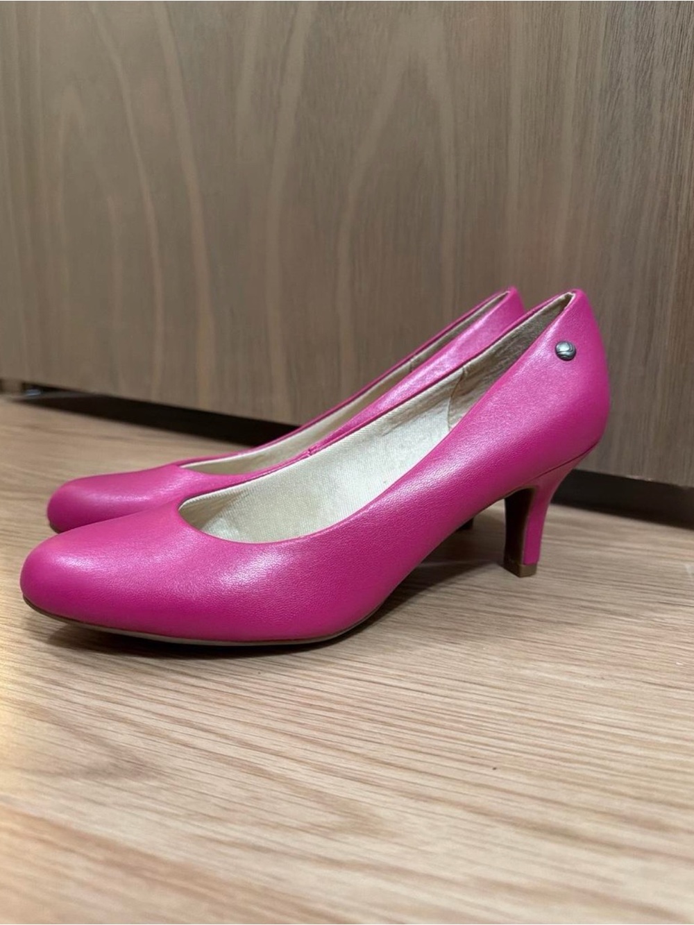 Women's Classic Pink Mid Heel Pumps